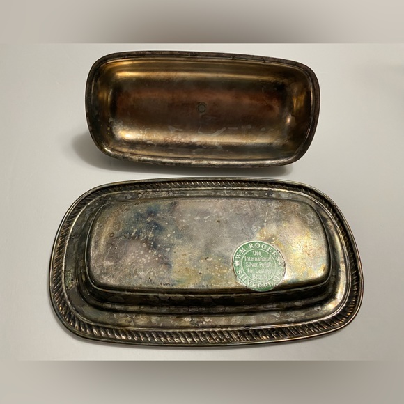 Vintage WM Rogers Silver-Plated Butter Dish - Picture 4 of 12